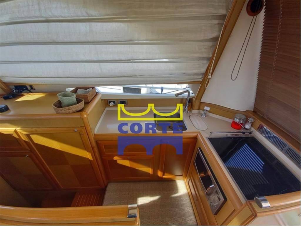 Mochi craft Dolphin 54 suntop