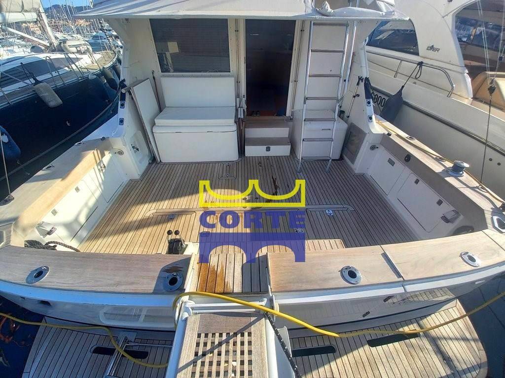 Bertram yacht 43' convertible