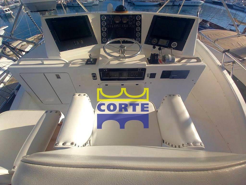 Bertram yacht 43' convertible