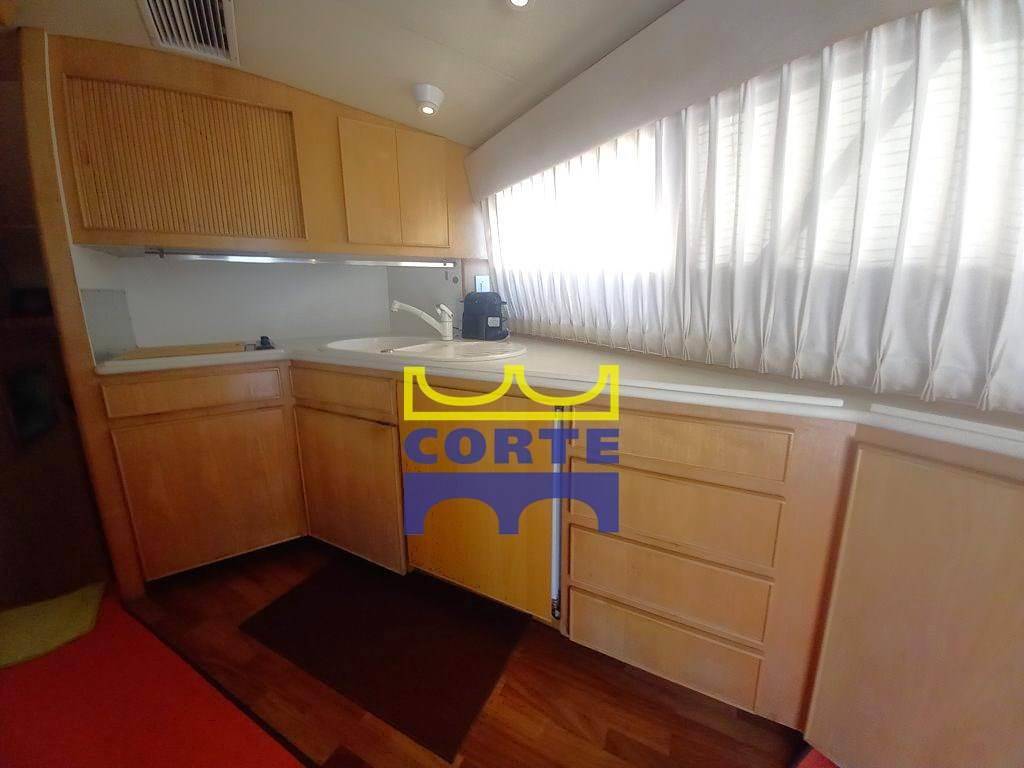 Bertram yacht 43' convertible