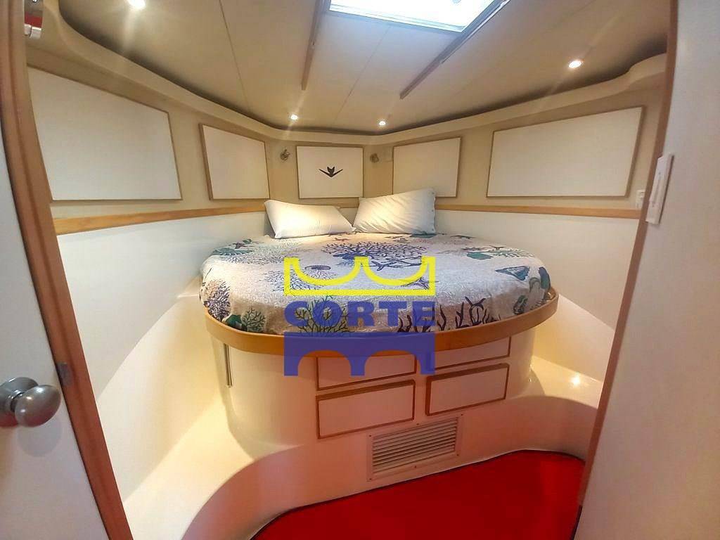 Bertram yacht 43' convertible