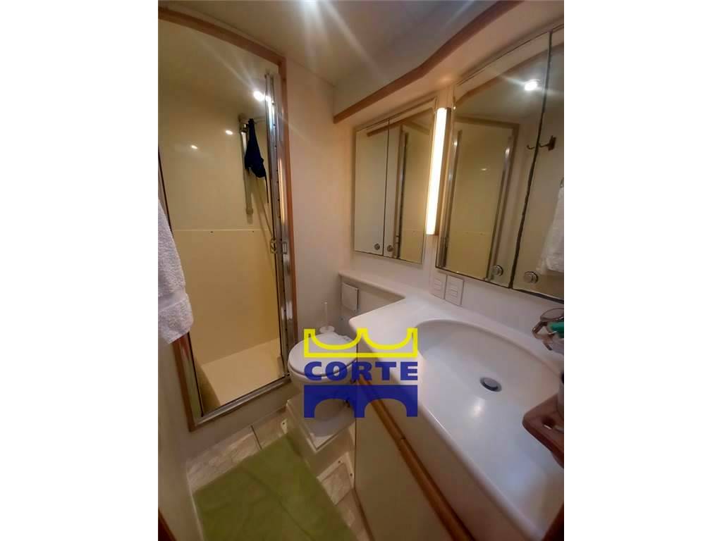 Bertram yacht 43' convertible