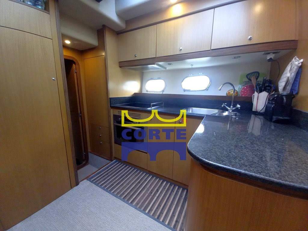 Ferretti yachts Altura 690