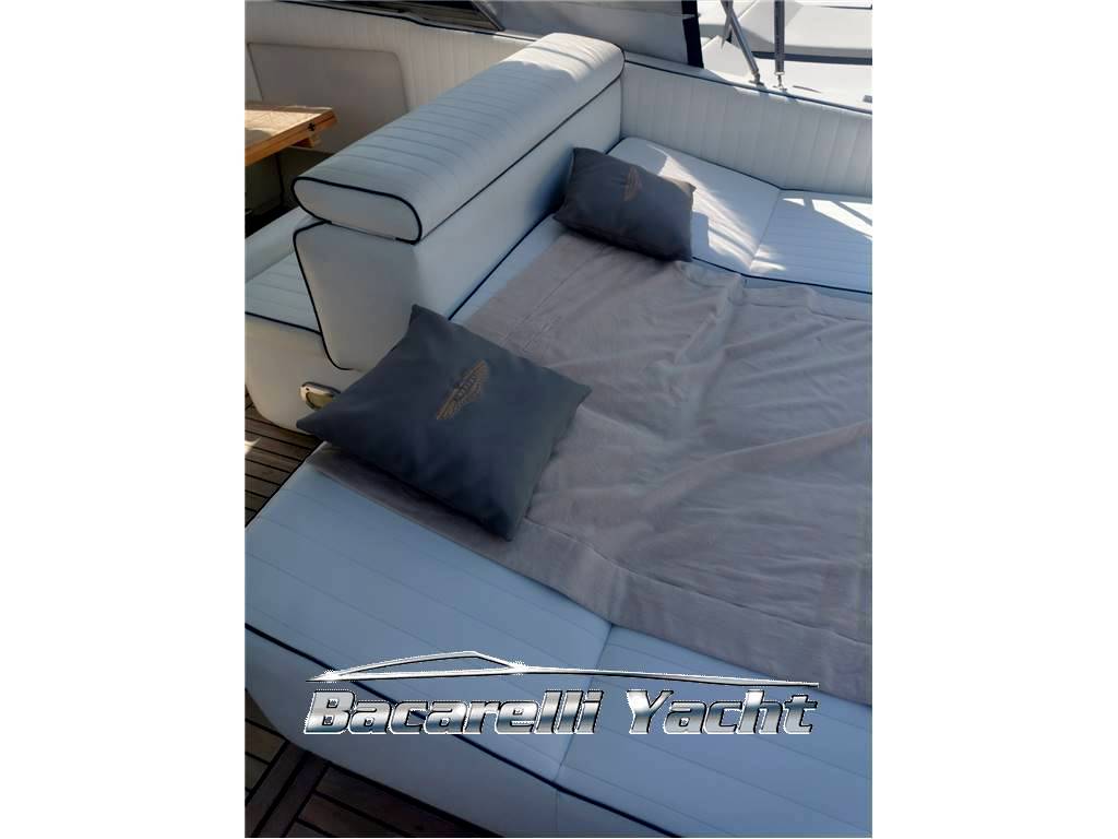 Tornado 38 flush deck natante