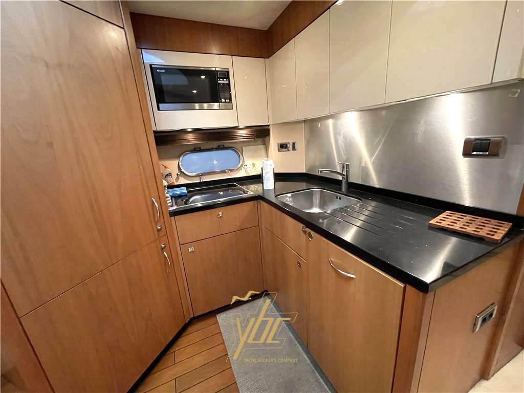 Sunseeker yachts Predator 64