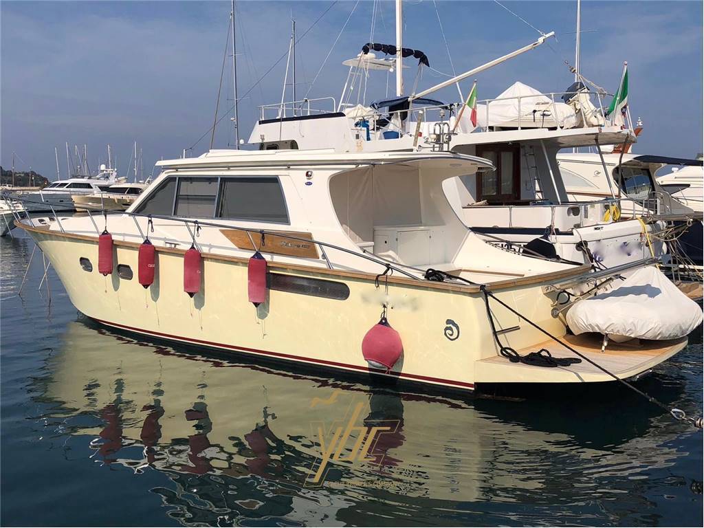 Solare yachts 43