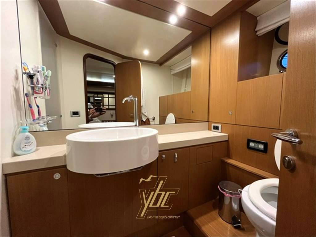 Ferretti yachts 630