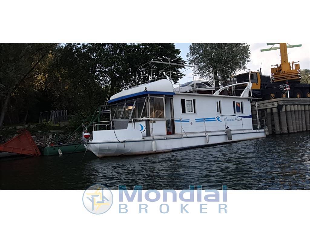 House boat House boat