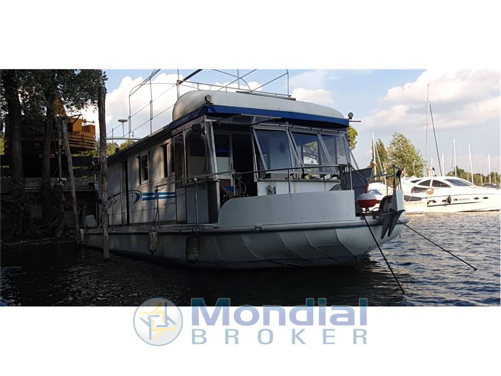 House boat House boat