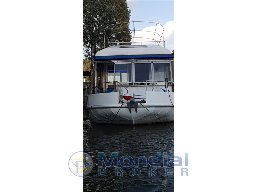 House boat House boat