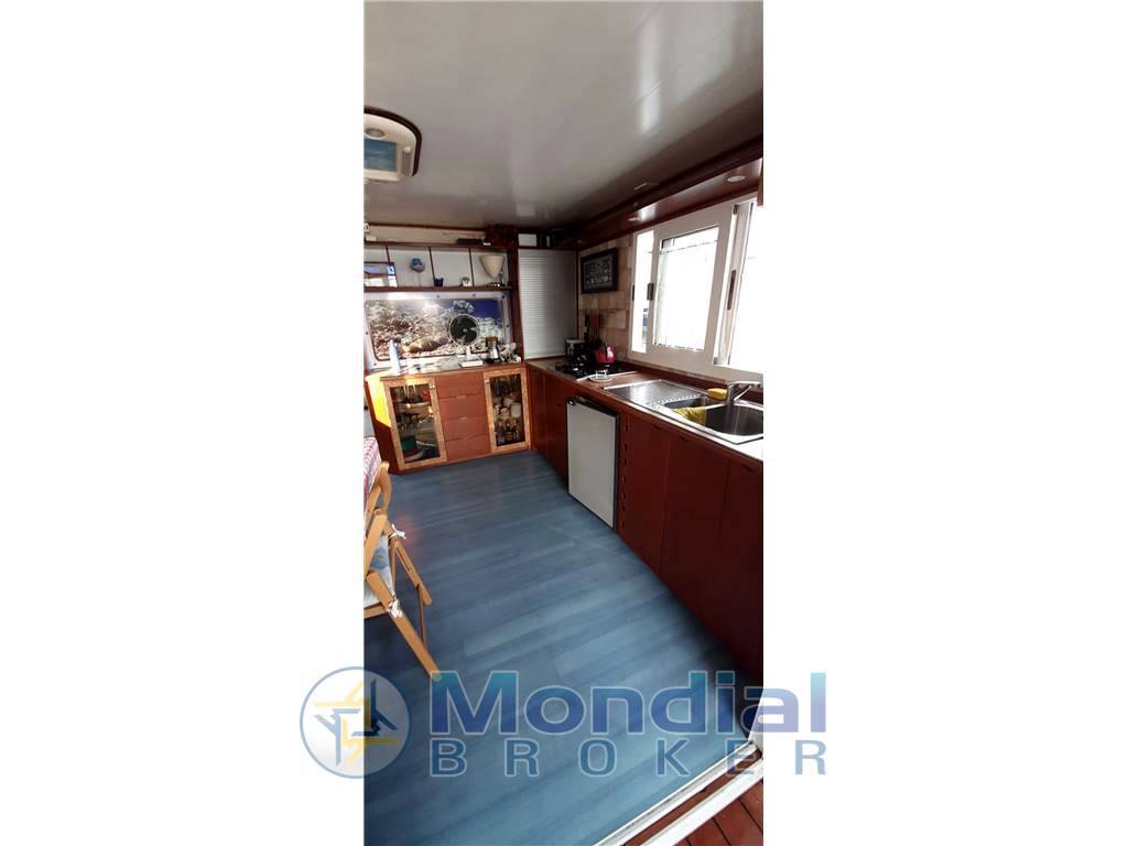 House boat House boat
