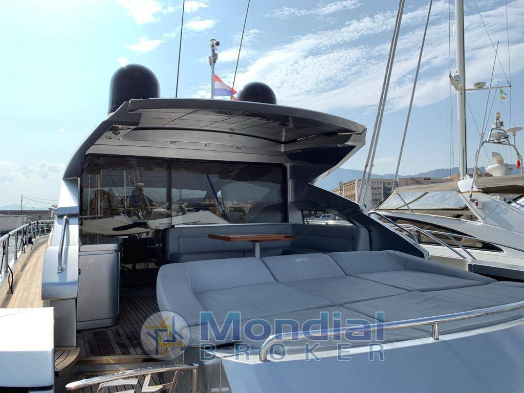 Pershing 64
