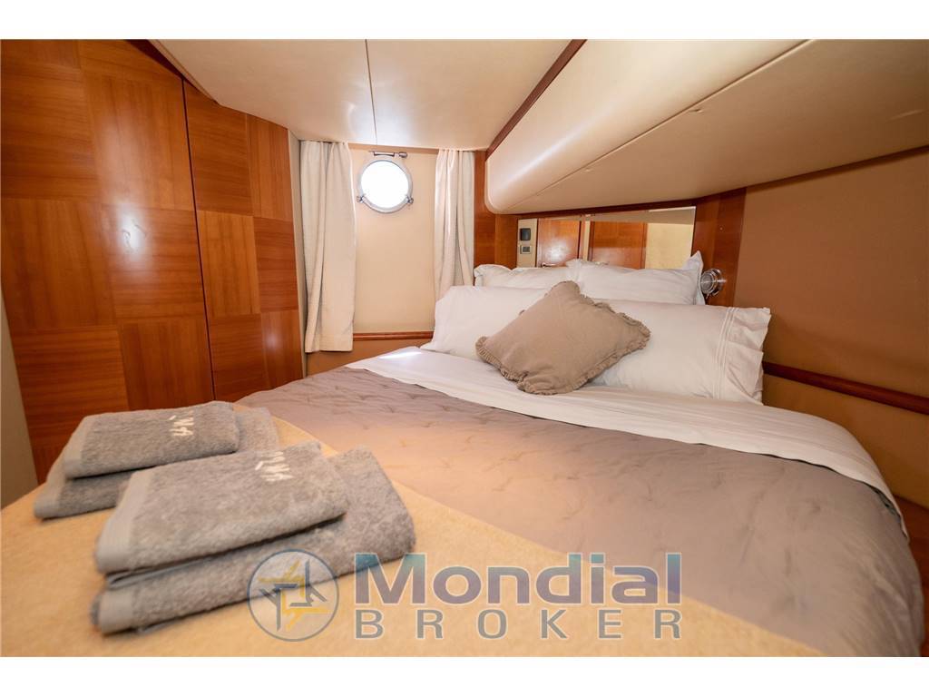 Azimut yacht 50 fly