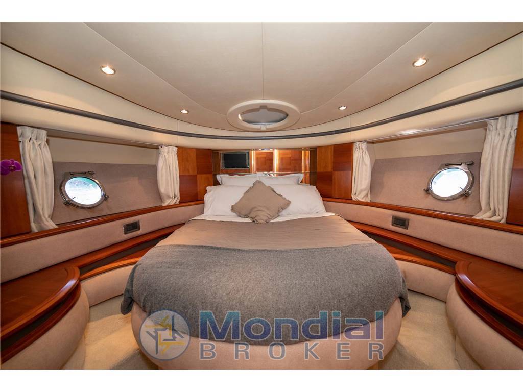 Azimut yacht 50 fly