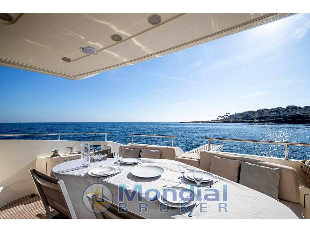 Azimut 62 fly