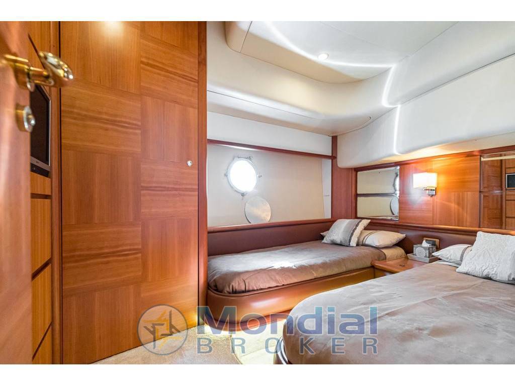 Azimut 62 fly