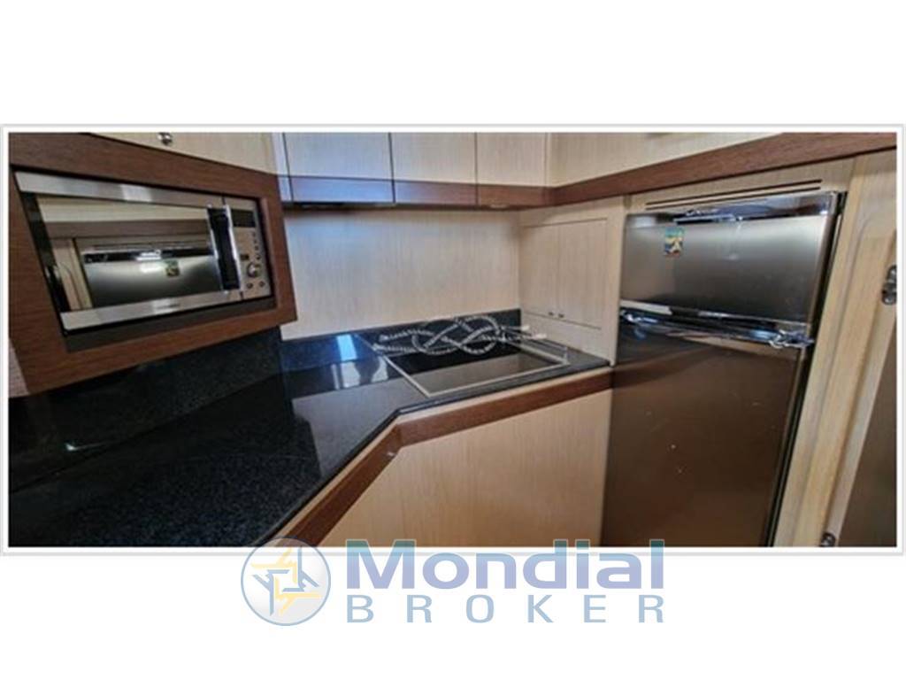 Ferretti 550