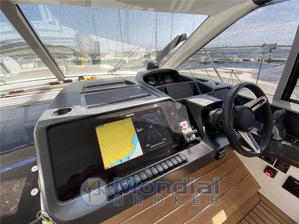 Princess V50 open