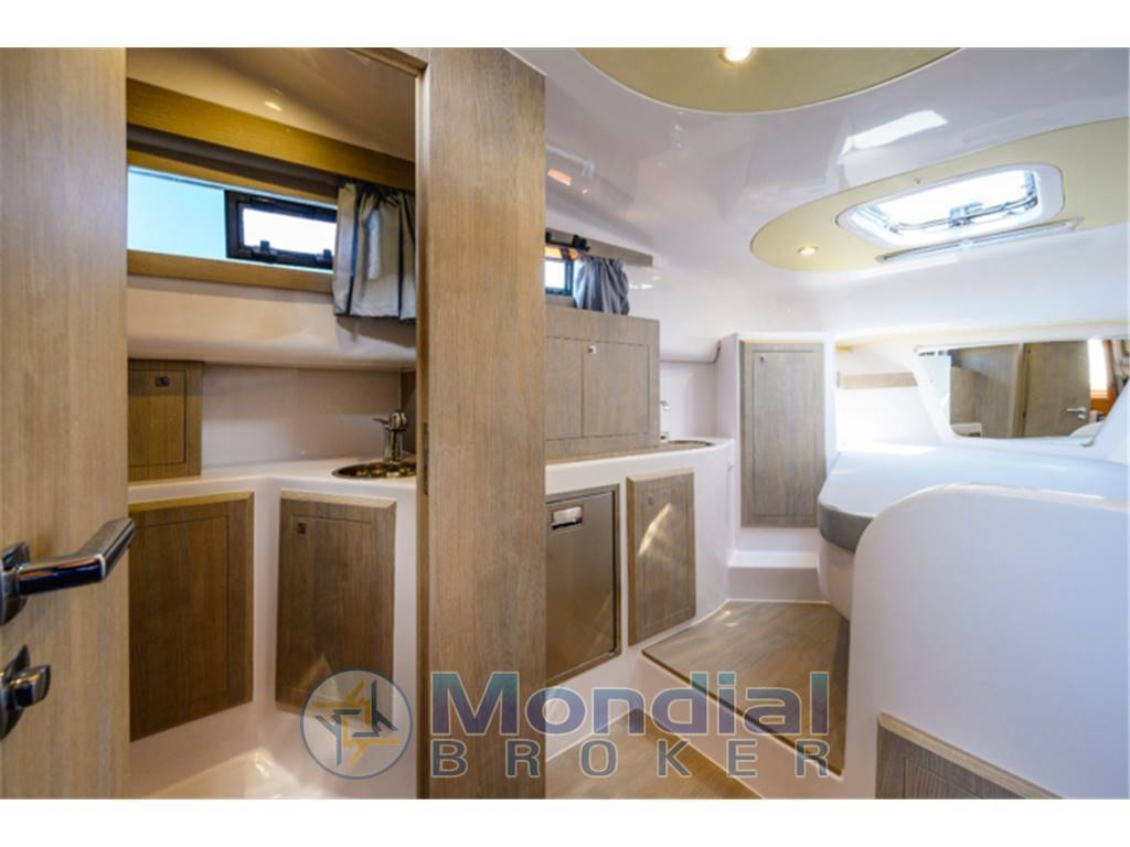 Mimi Libeccio 9 cabin