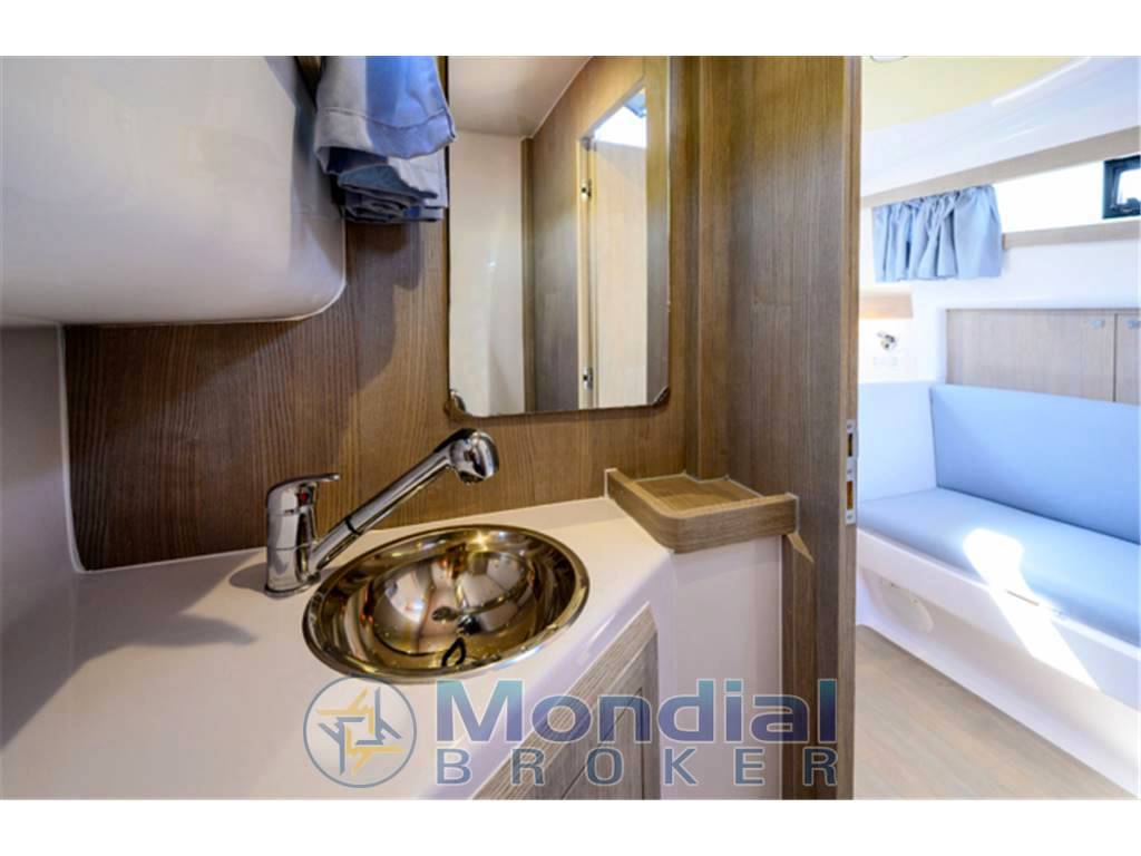Mimi Libeccio 9 cabin