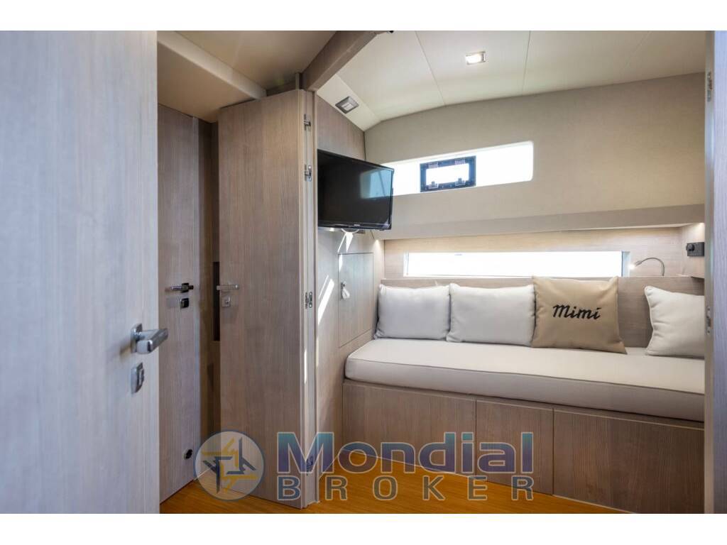 Mimi Libeccio 11 cabin